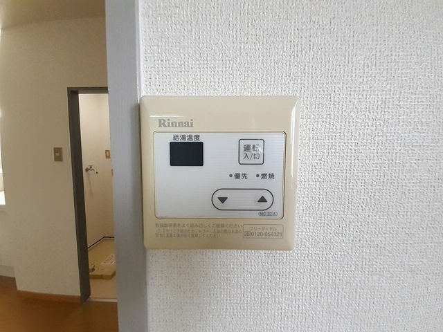 ����9