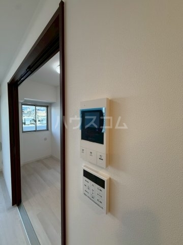 ����12
