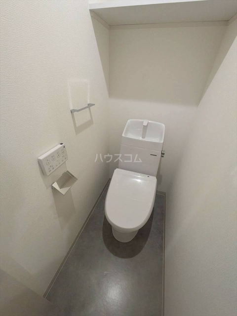 ����15