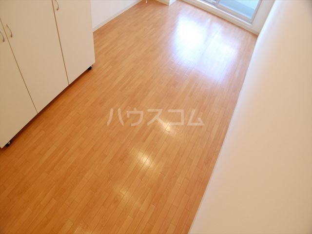 ����13