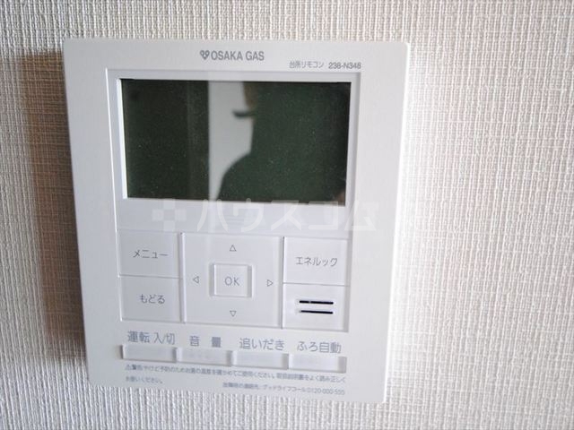 ����12