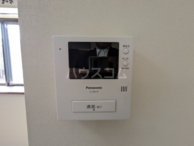 ����12