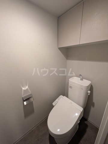 ����4