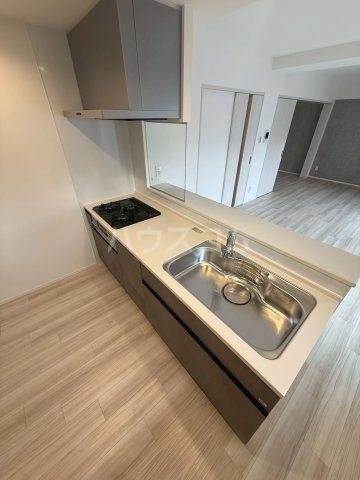 ����18