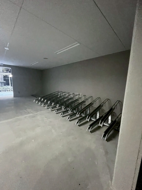 ����18