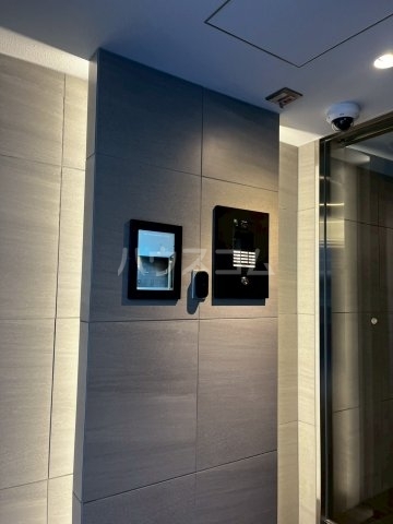 ����12