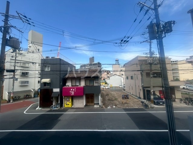 ����12