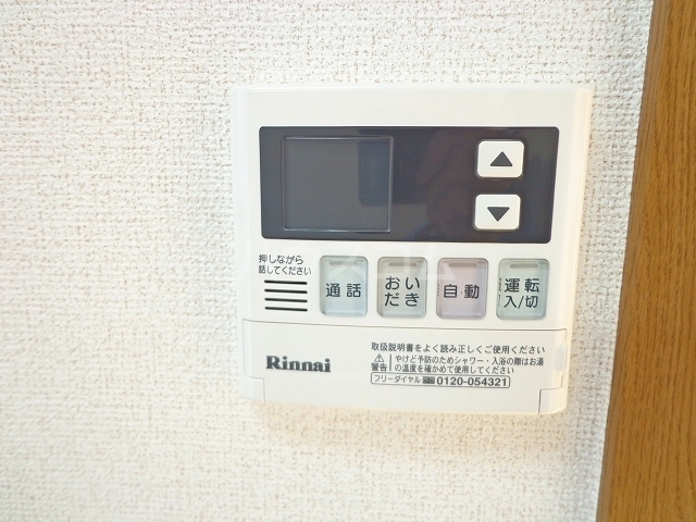 ����12