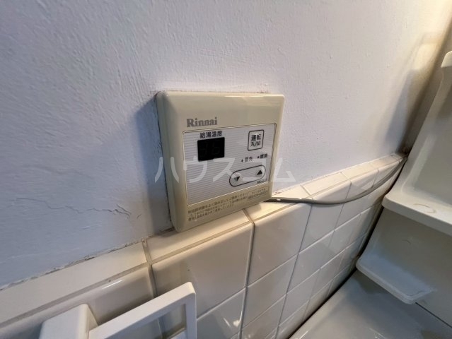 ����9