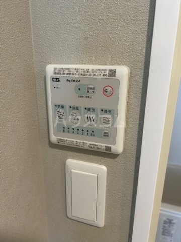 ����15