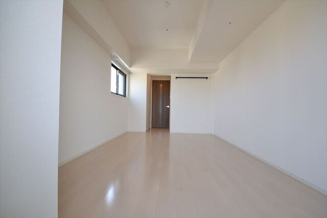 ����16
