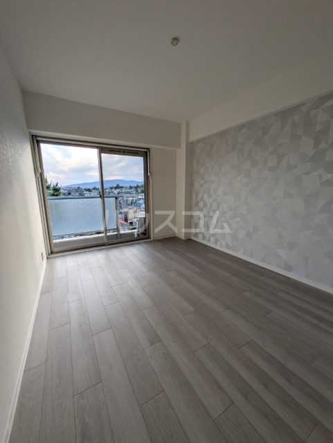 ����13