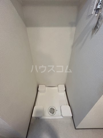 ����9