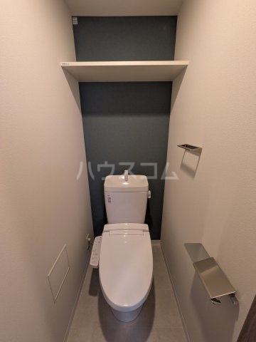 ����4