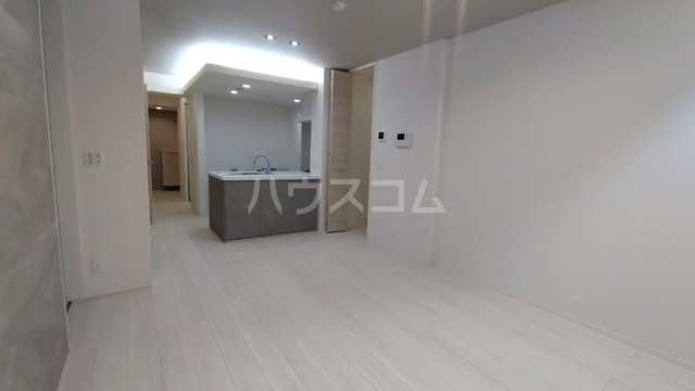 ����13