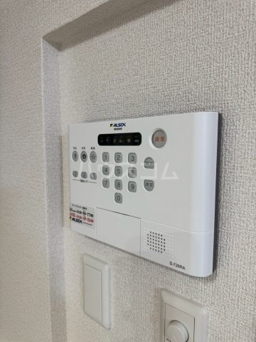 ����15