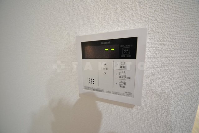 ����12