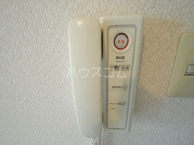 ����9