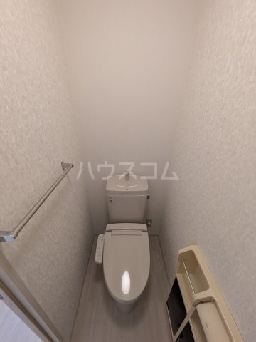 ����4