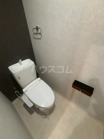 ����4