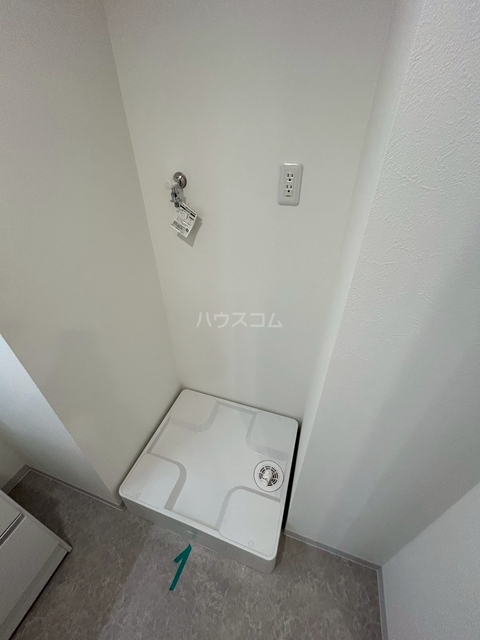 ����12