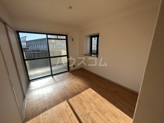 ����8
