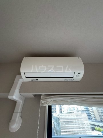 ����21