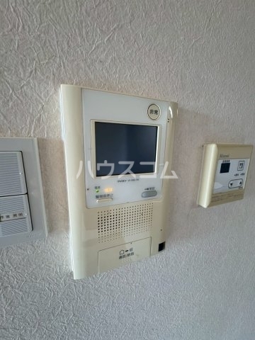 ����12