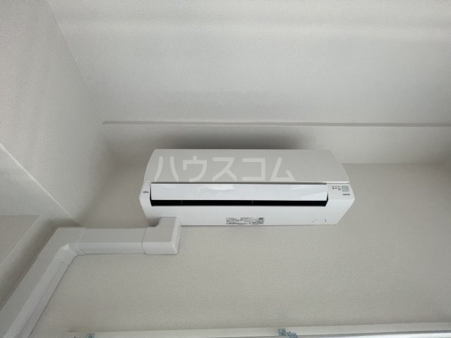 ����9