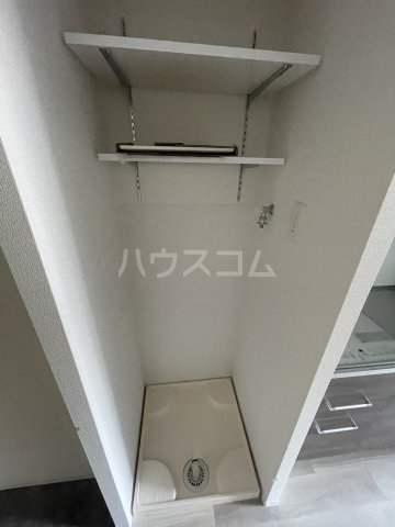 ����15