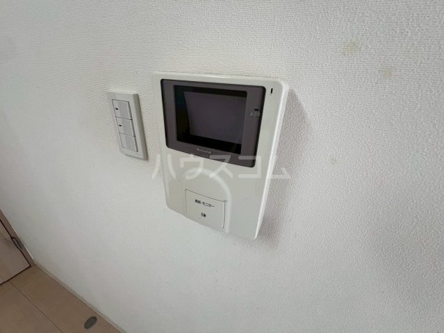 ����20