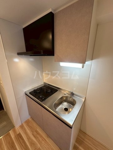 ����18