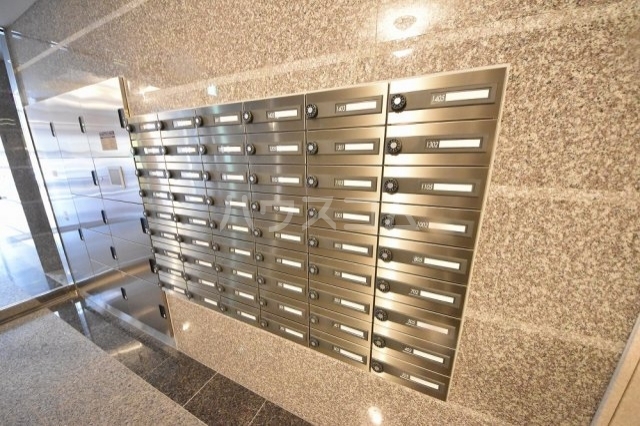 ����20