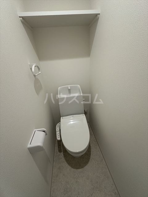 ����15