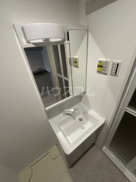 ����16