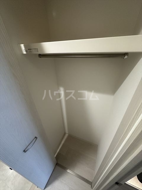 ����18