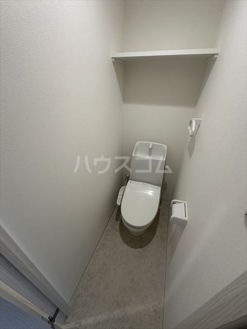 ����4