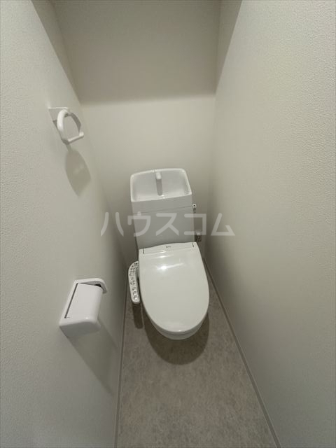 ����4