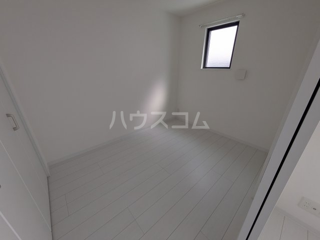 ����12