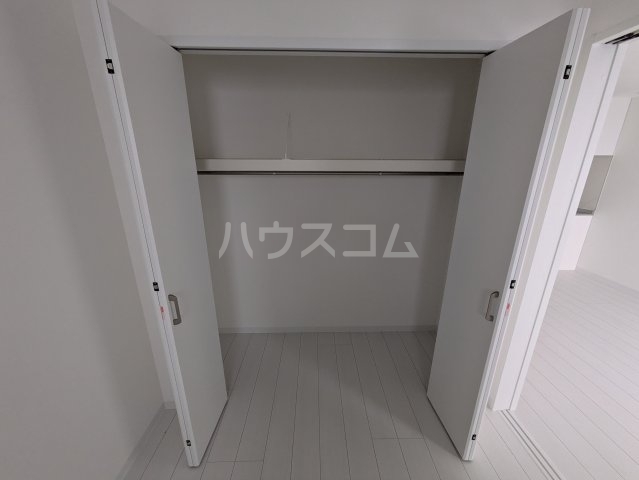 ����13