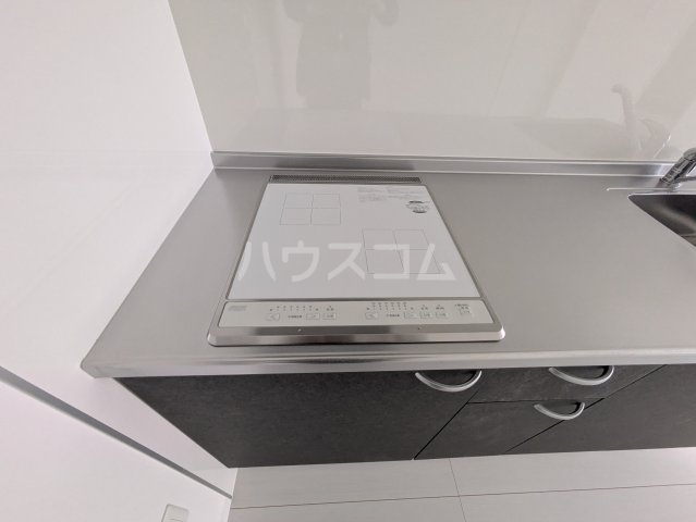 ����15