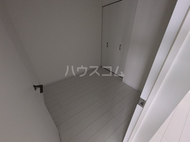 ����17