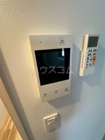 ����12