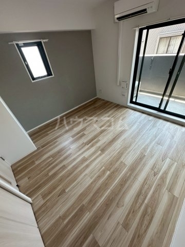 ����8