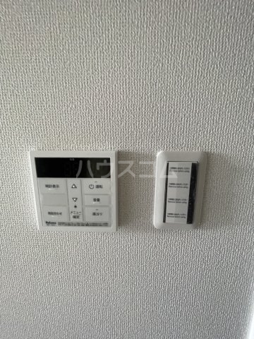 ����12