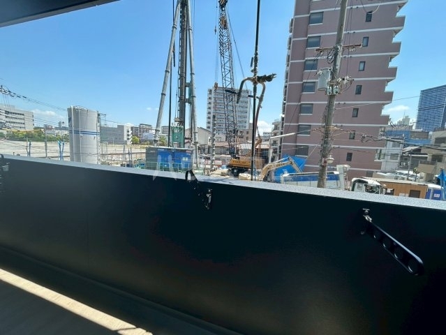 ����12