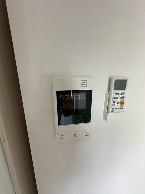 ����12