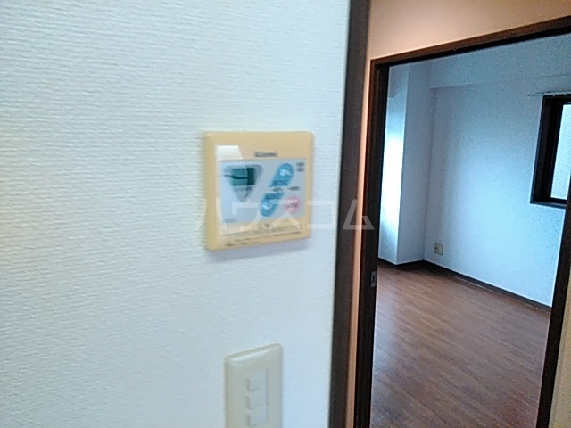 ����20