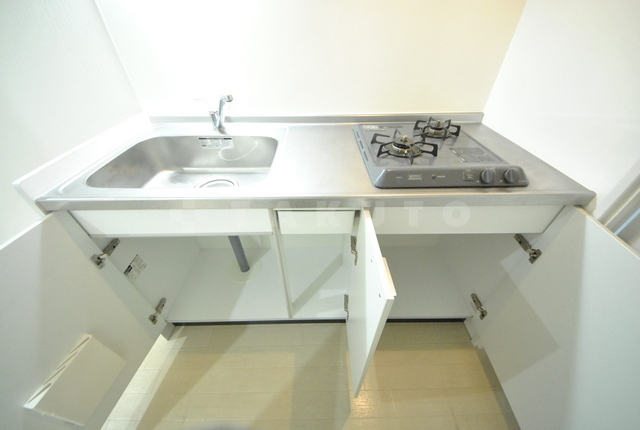 ����13