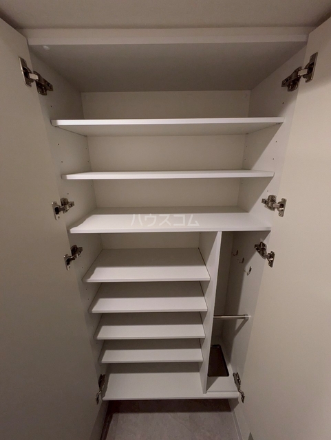 ����13